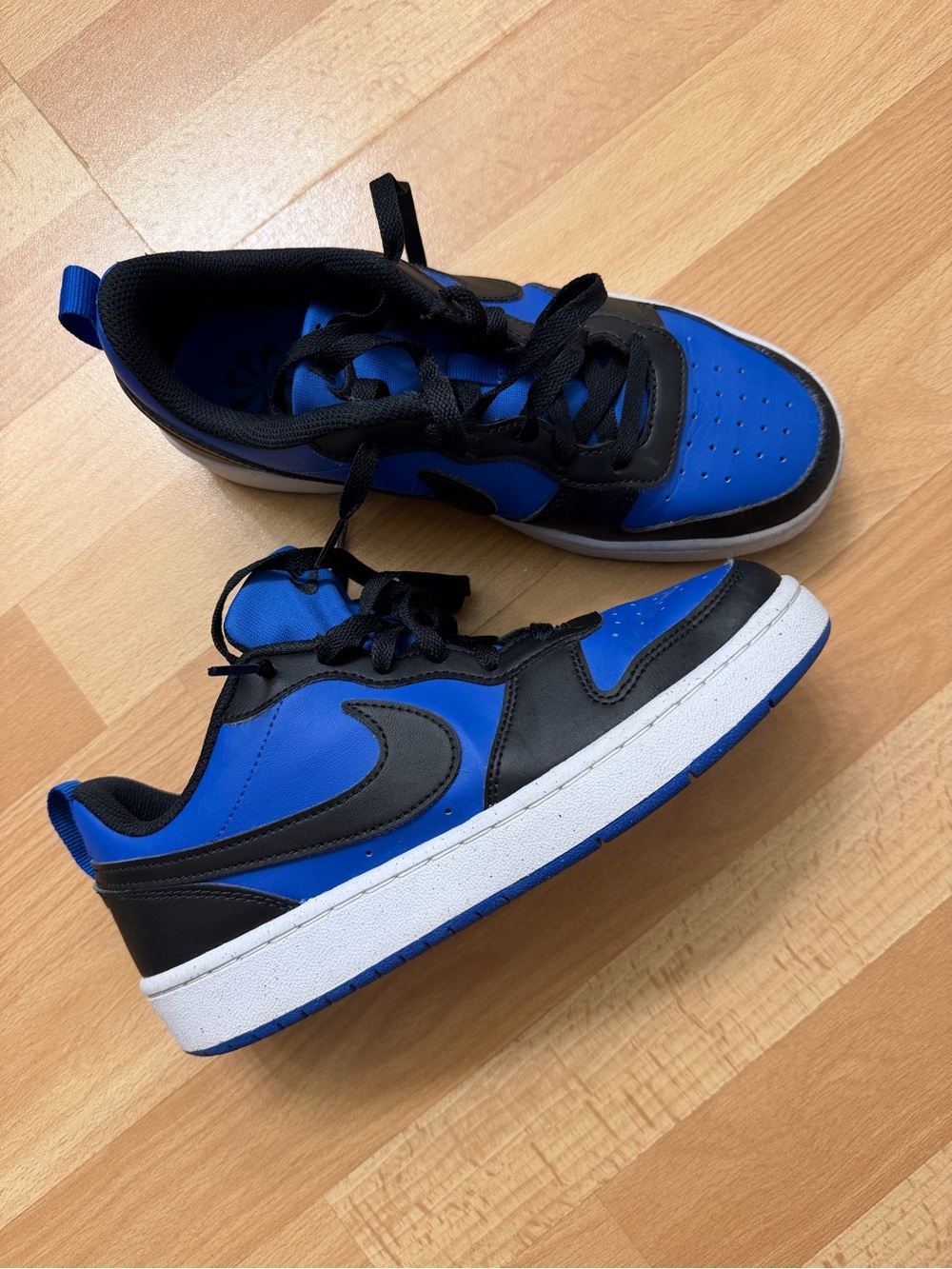 Nike court borough low sneaker